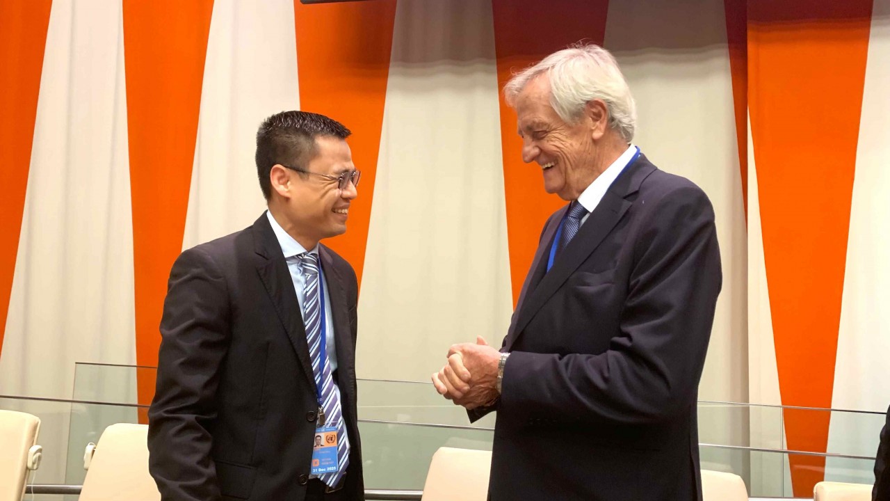 Đại sứ Đặng Hoàng Giang trao đổi với Đặc phái viên của Tổng thư ký LHQ về Nam Sudan kiêm Trưởng phái bộ UNMISS Nicholas Haysom.