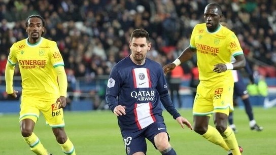 vuot mat ronaldo messi bo tui 1000 ban thang va kien tao trong su nghiep