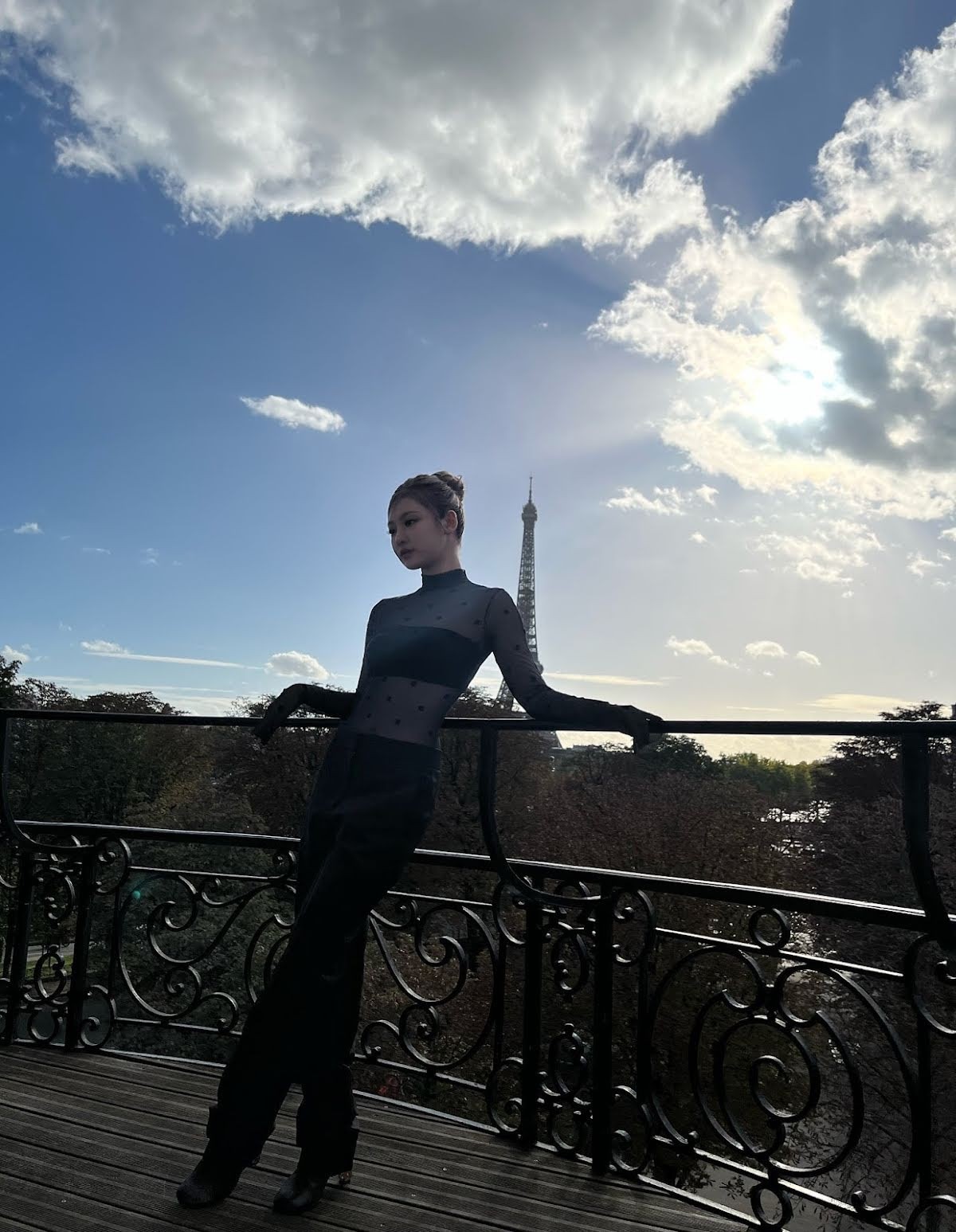 Hyein của NewJeans và NingNing của aespa đụng trang phục, khoe nhan sắc một 9 một 10