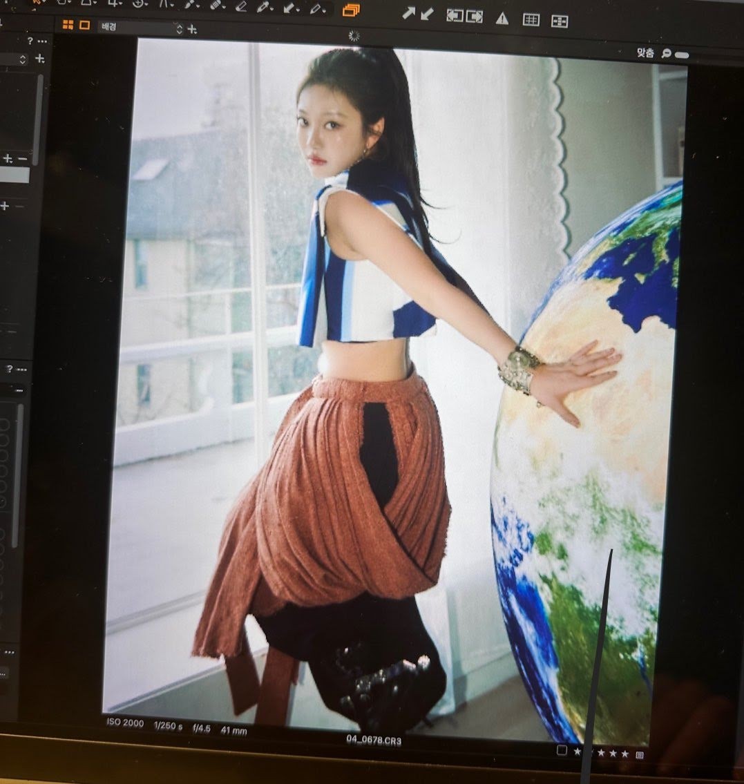 Hyein của NewJeans và NingNing của aespa đụng trang phục, khoe nhan sắc một 9 một 10