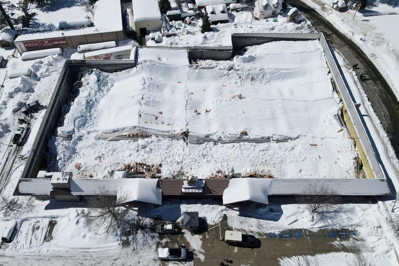 Cảnh tuyết rơi trắng xóa hiếm hoi ở California Cảnh tuyết rơi trắng xóa hiếm hoi ở California