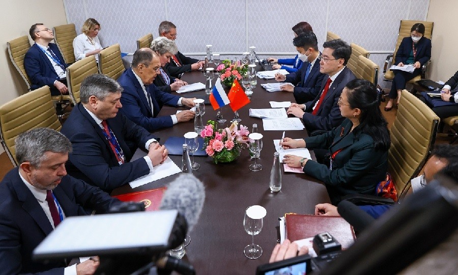 Ảnh ấn tượng tuần (27/2-5/3): Pháo 2S3 Akatsiya khai hỏa ở Bakhmut; loạt nước ‘xắn tay’ lo hòa giải xung đột Nga-Ukraine, Latvia ủng hộ Kiev vào NATO