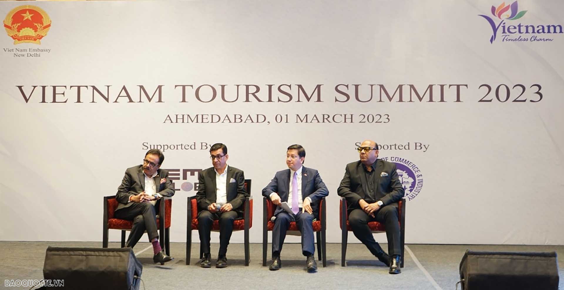 Diễn đàn du lịch Việt Nam với sự tham dự của khoảng 40 công ty du lịch, tổ chức đám cưới. Diễn đàn du lịch Việt Nam với sự tham dự của khoảng 40 công ty du lịch, tổ chức đám cưới.