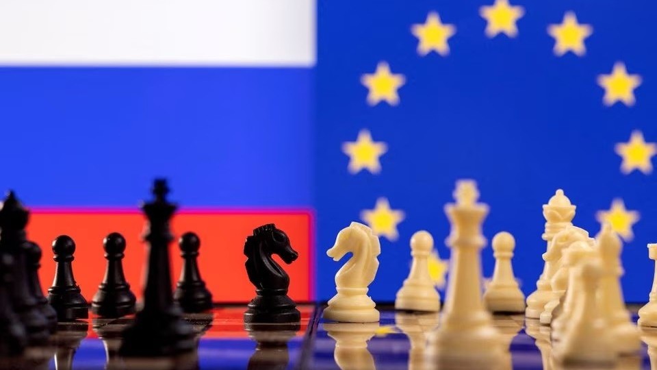 eug7 ra don thieu chuyen nghiep day la cach moscow ne lenh trung phat chat ban dan van chay vao nga