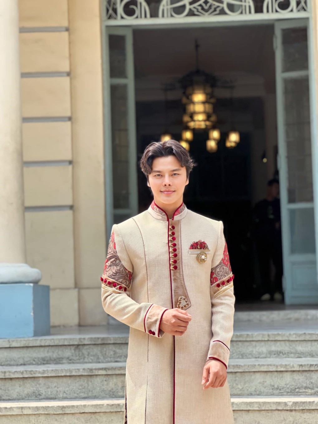 Ca sĩ Phi Hùng, Hoa hậu H'Hen Niê tâm sự về niềm đam mê bất tận với áo dài dân tộc