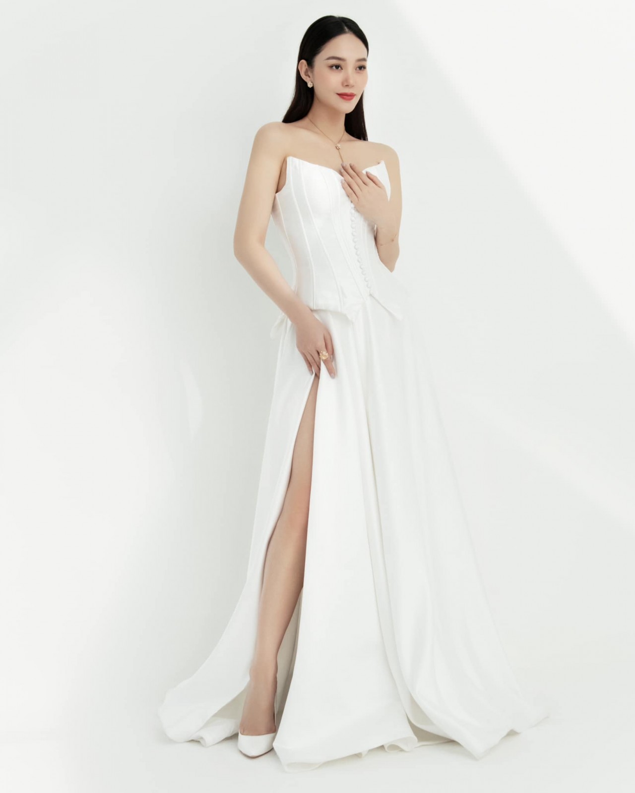 Thời trang biến hóa của ca sĩ Minh Hằng Thời trang biến hóa của ca sĩ Minh Hằng