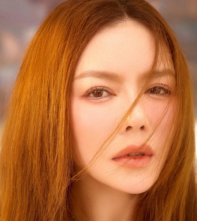 Lý Nhã Kỳ gợi cảm ngày 8/3