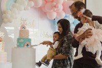 Cặp sinh non nhất thế giới đón sinh nhật đầu tiên