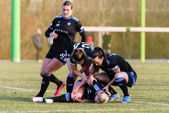 Cầu thủ nữ xinh đẹp nhất thế giới chấn thương