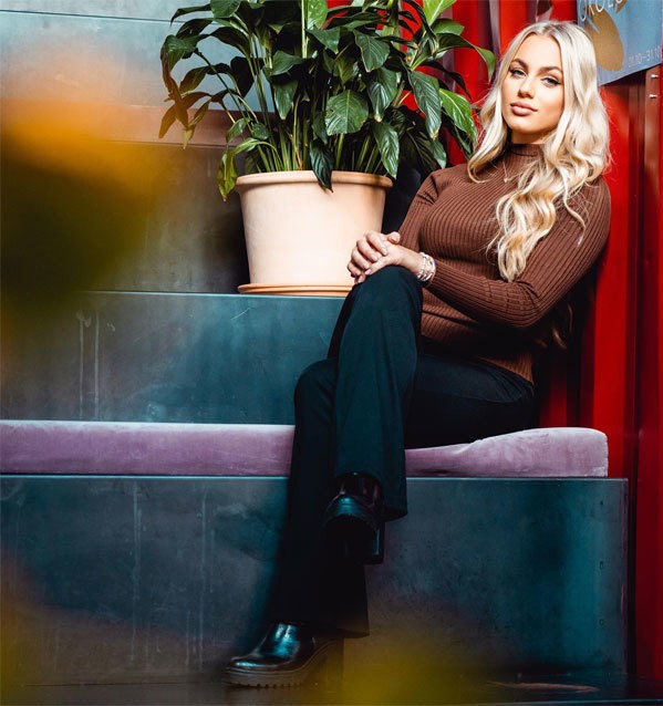 Cầu thủ nữ xinh đẹp nhất thế giới chấn thương