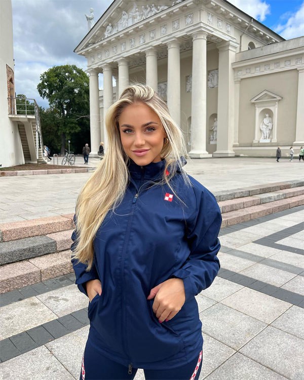 Cầu thủ nữ xinh đẹp nhất thế giới chấn thương