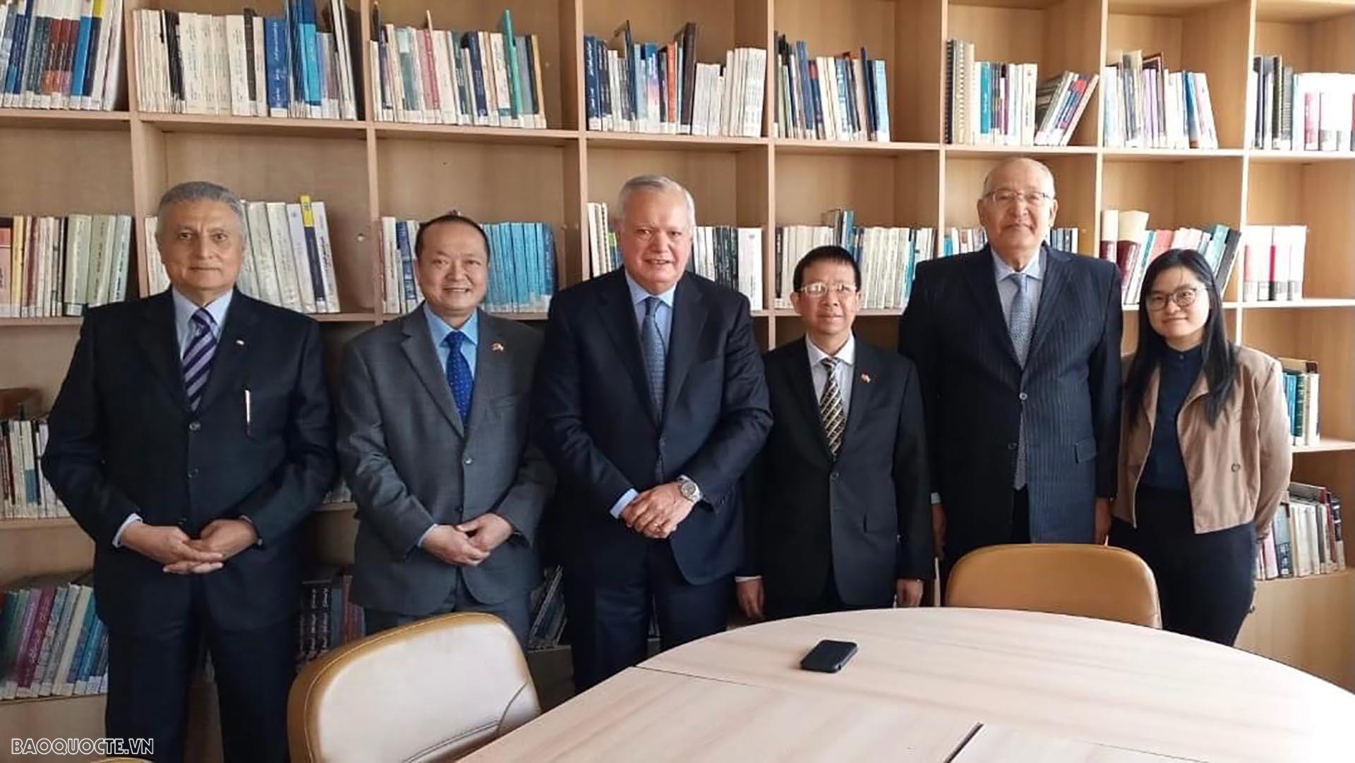 Đại sứ Nguyễn Huy Dũng thăm và làm việc với Hội đồng đối ngoại Ai Cập.