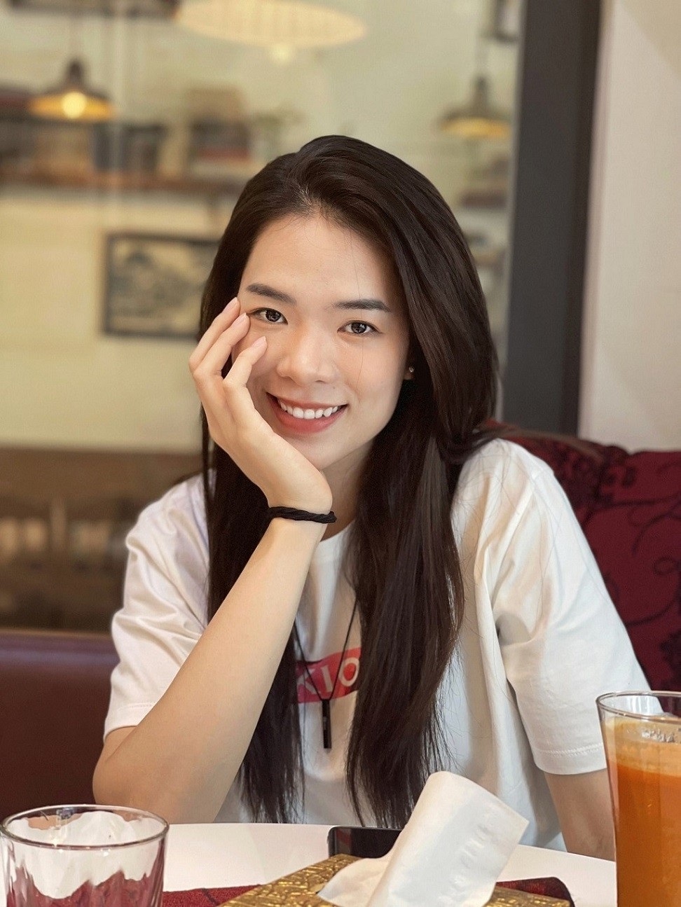 Vẻ đẹp nổi bật của 2 hoa khôi làng bóng chuyền nữ Việt Nam