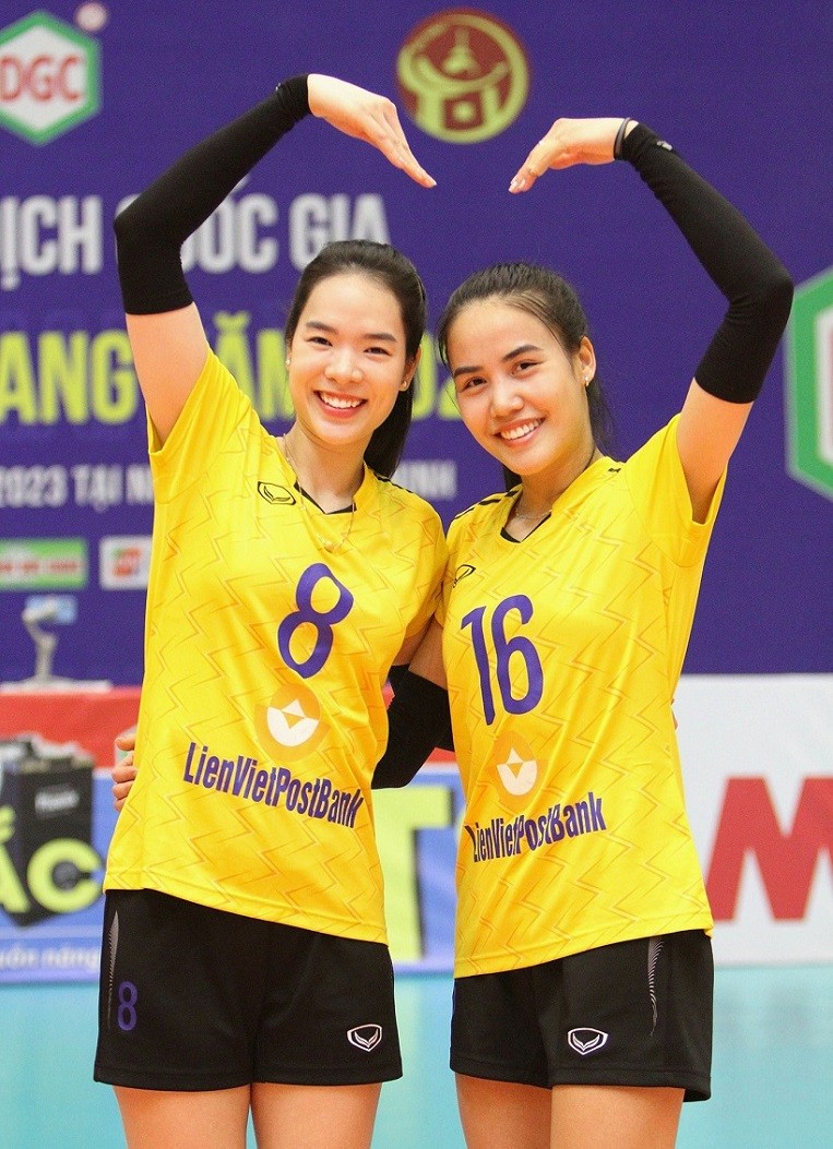 Vẻ đẹp nổi bật của 2 hoa khôi làng bóng chuyền nữ Việt Nam
