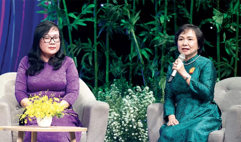 Chủ tịch PNJ Cao Thị Ngọc Dung chia sẻ kinh nghiệm tại các diễn đàn.