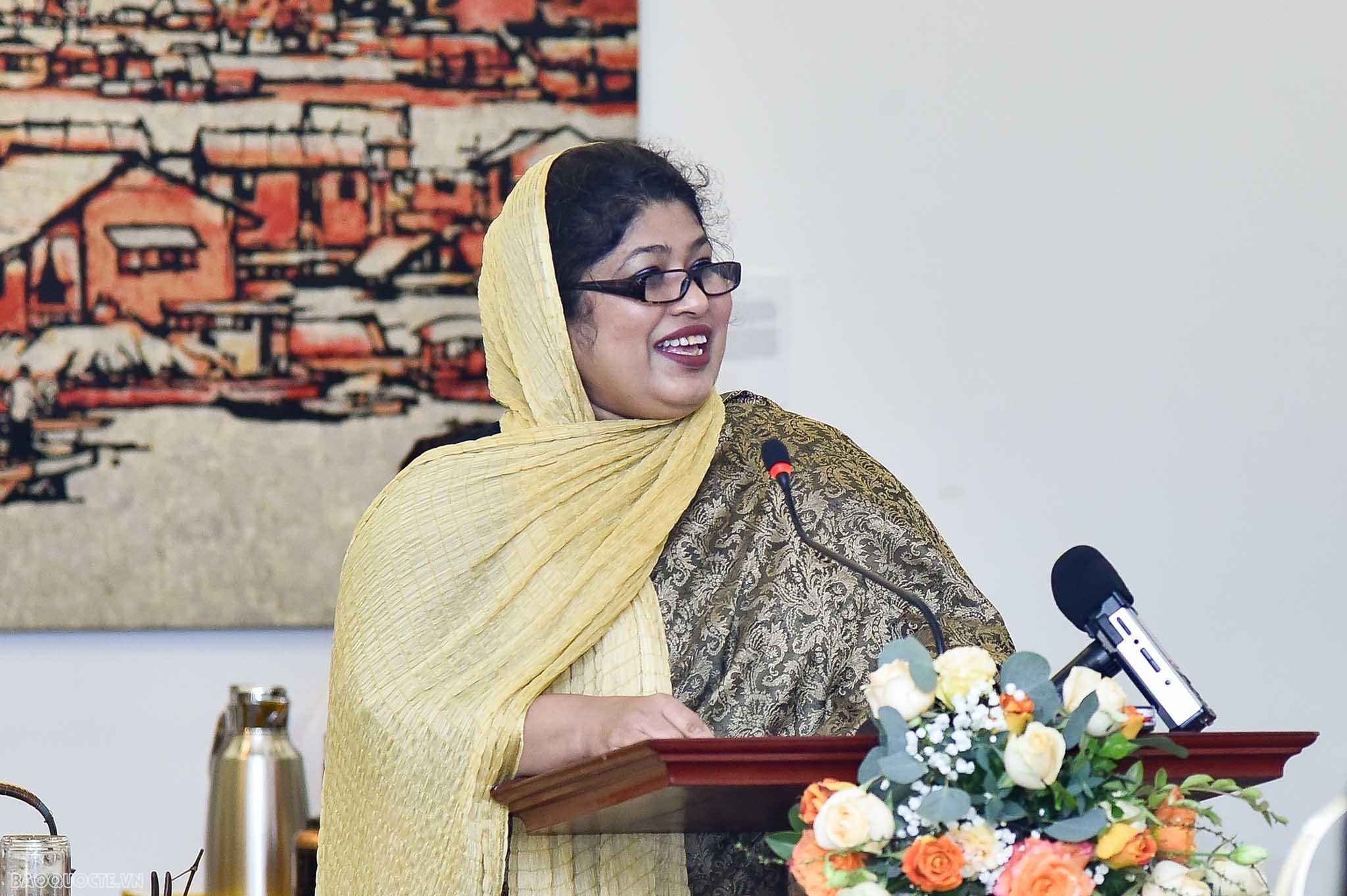 Phó Chủ tịch nước Võ Thị Ánh Xuân chủ trì tiệc trà mừng quốc tế Phụ nữ cho các nhà ngoại giao nữ nước ngoài