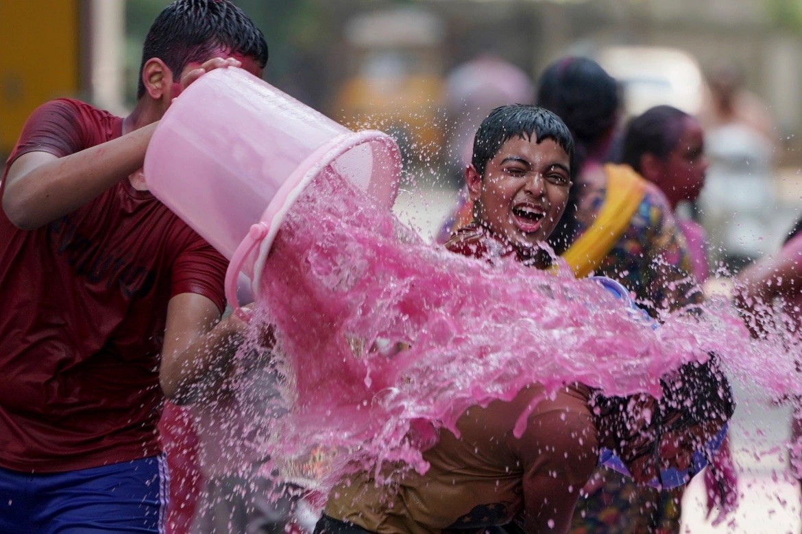 Ấn Độ rực rỡ, tưng bừng trong lễ hội Holi