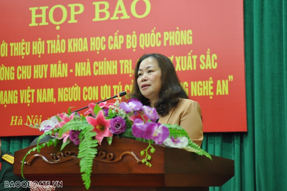 (03.10) Đồng chí Nguyễn Thu Hường, Trưởng Ban Tuyên giáo Tỉnh ủy tỉnh Nghệ An thông tin về công tác chuẩn bị cho Hội thảo của tỉnh. (Ảnh: Minh Quân)