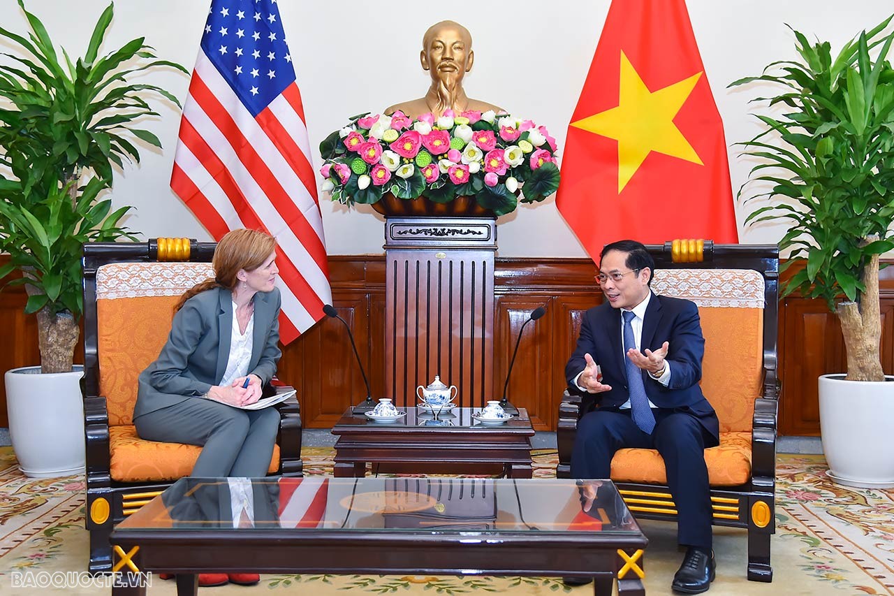 Chiều 10/3, tại trụ sở Bộ, Bộ trưởng Ngoại giao Bùi Thanh Sơn đã tiếp bà Samantha Power, Tổng Giám đốc Cơ quan Phát triển Quốc tế Hoa Kỳ (USAID). (Ảnh: Tuấn Anh) Chiều 10/3, tại trụ sở Bộ, Bộ trưởng Ngoại giao Bùi Thanh Sơn đã tiếp bà Samantha Power, Tổng Giám đốc Cơ quan Phát triển Quốc tế Hoa Kỳ (USAID). (Ảnh: Tuấn Anh)