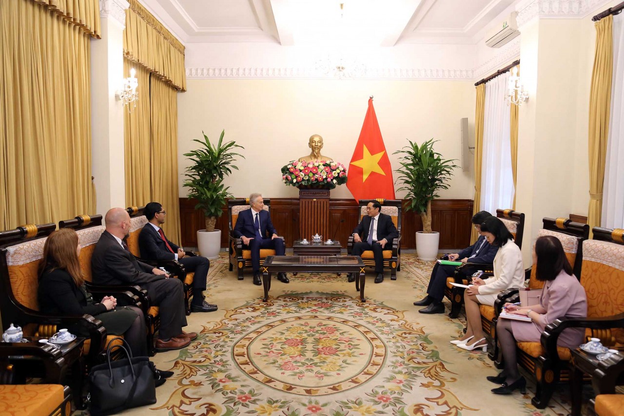 Bộ trưởng Ngoại giao Bùi Thanh Sơn tiếp cựu Thủ tướng Anh Tony Blair