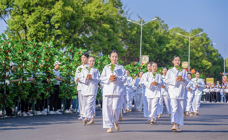 Tổ khúc nghệ thuật tinh hoa “Buôn Ma Thuột – Nơi hội tụ 3 nền văn minh Cà phê Thế giới” tại Lễ hội đường phố