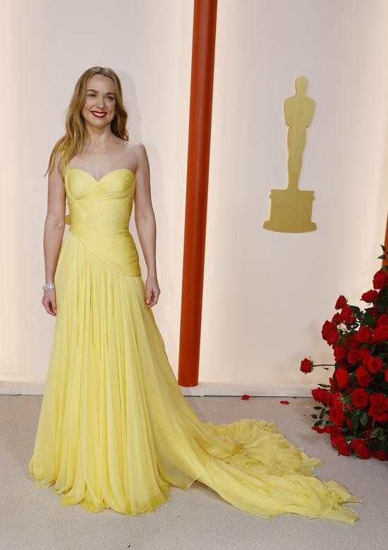 Những bộ trang phục đẹp nhất thảm đỏ lễ trao giải Oscar 2023