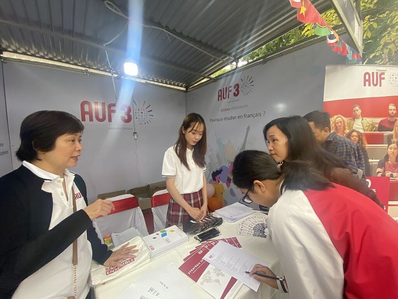 Sôi động Ngày hội tư vấn tuyển sinh Pháp ngữ 'Ma voie francophone'