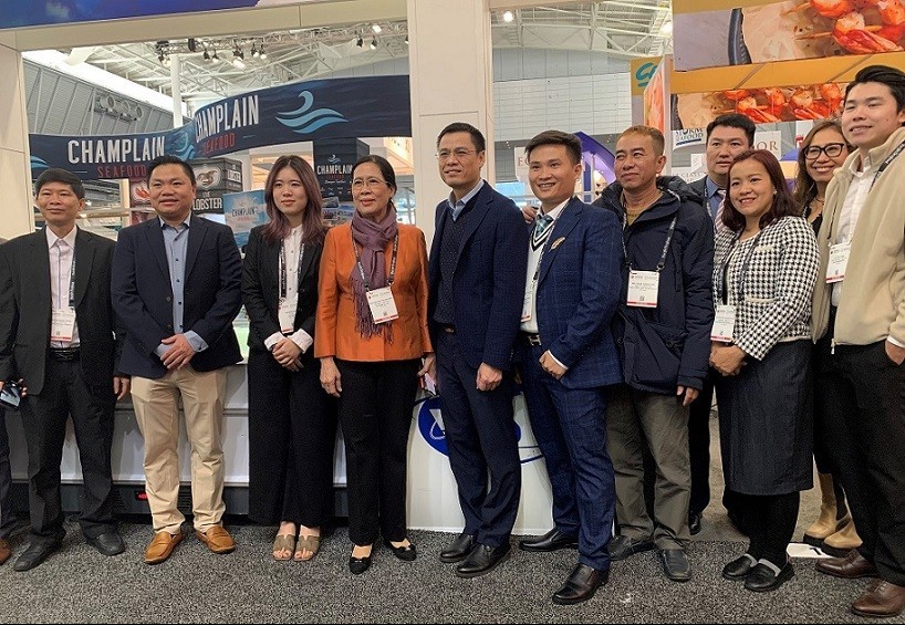 dong dao doanh nghiep viet nam tham gia hoi cho trien lam thuy san bac my 2023