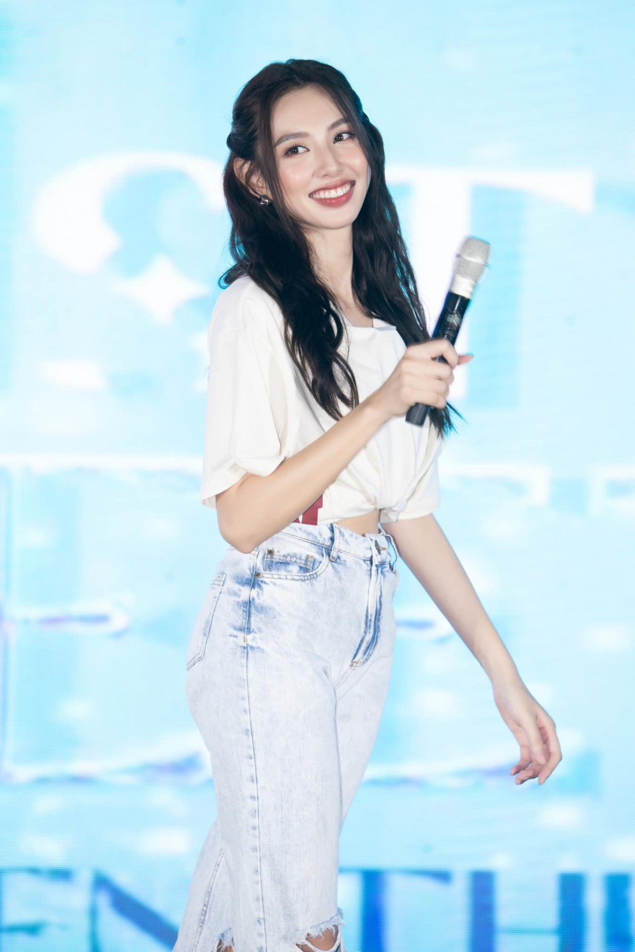 Hoa hậu Thùy Tiên