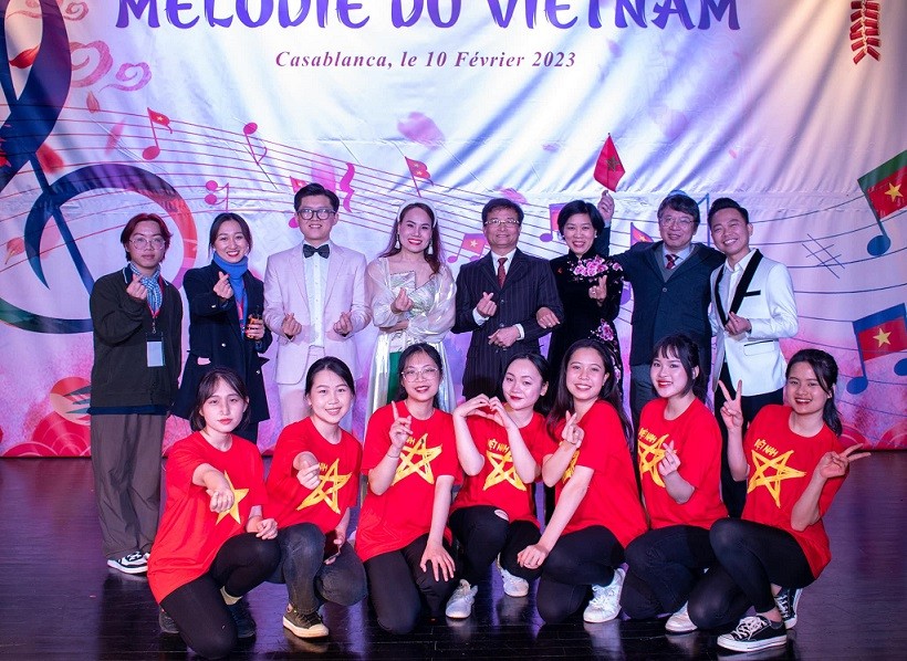 Ca sĩ Bùi Tuấn Ngọc: Người trẻ viết những bản tình ca hữu nghị Ca sĩ Bùi Tuấn Ngọc: Người trẻ viết những bản tình ca hữu nghị