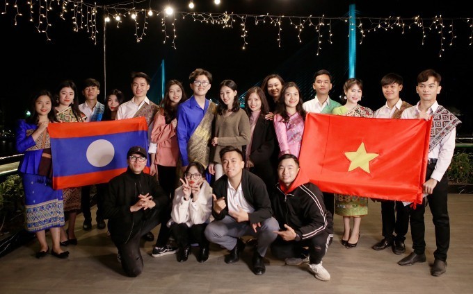 Ca sĩ Bùi Tuấn Ngọc: Người trẻ viết những bản tình ca hữu nghị Ca sĩ Bùi Tuấn Ngọc: Người trẻ viết những bản tình ca hữu nghị