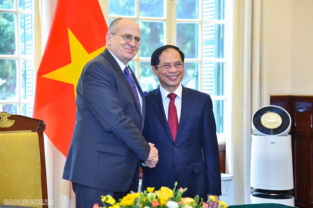 Bộ trưởng Ngoại giao Bùi Thanh Sơn đón, hội đàm với Bộ trưởng Ngoại giao Ba Lan Zbigniew Rau