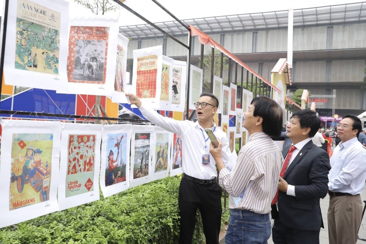 Trưng bày Xuân xưa trên báo Tết: Phong vị của Tết xưa hiển hiện rõ nét với nhiều điểm nhấn