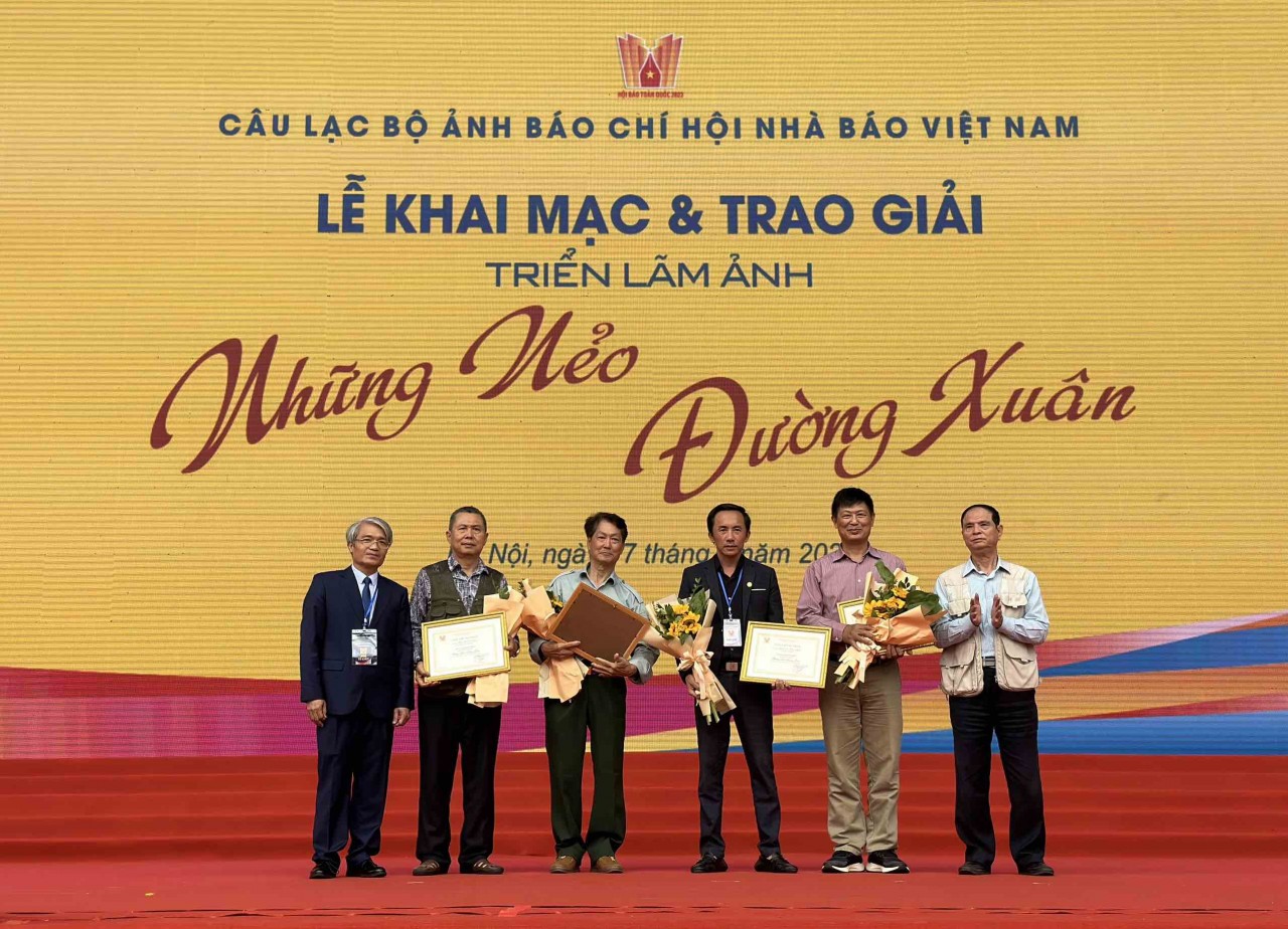 Triển lãm ảnh 'Những nẻo đường xuân': Thể hiện ngôn ngữ hình tượng của nhiếp ảnh