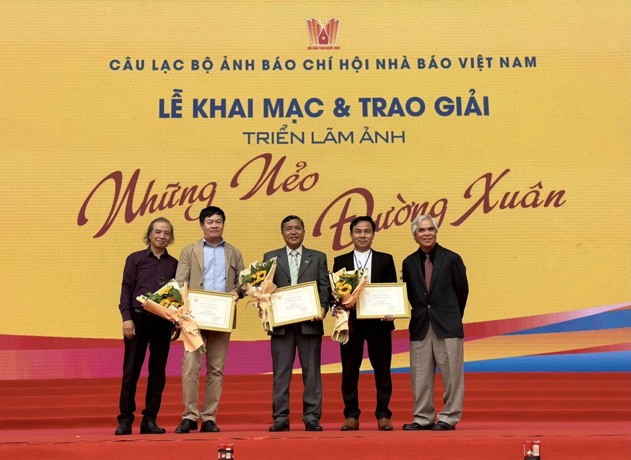 Triển lãm ảnh 'Những nẻo đường xuân': Thể hiện ngôn ngữ hình tượng của nhiếp ảnh