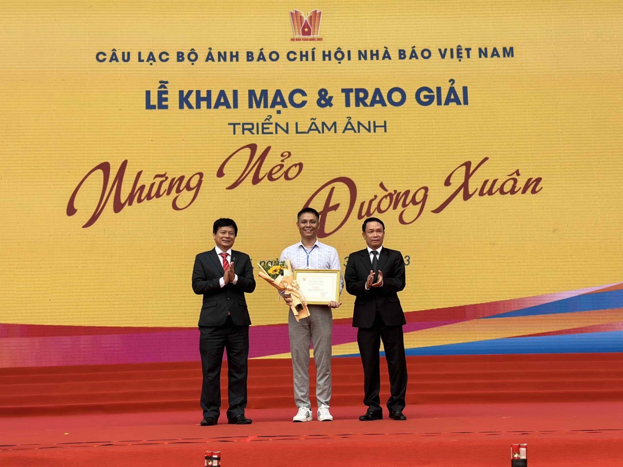 Triển lãm ảnh ‘Những nẻo đường Xuân’: Trưng bày các tác phẩm thể hiện những vấn đề của thời đại