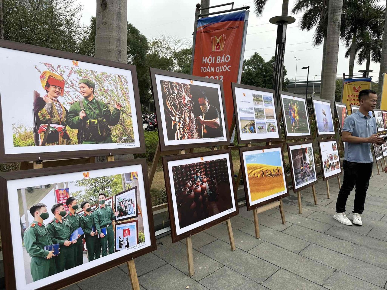 Triển lãm ảnh ‘Những nẻo đường Xuân’ bám sát hơi thở của cuộc sống