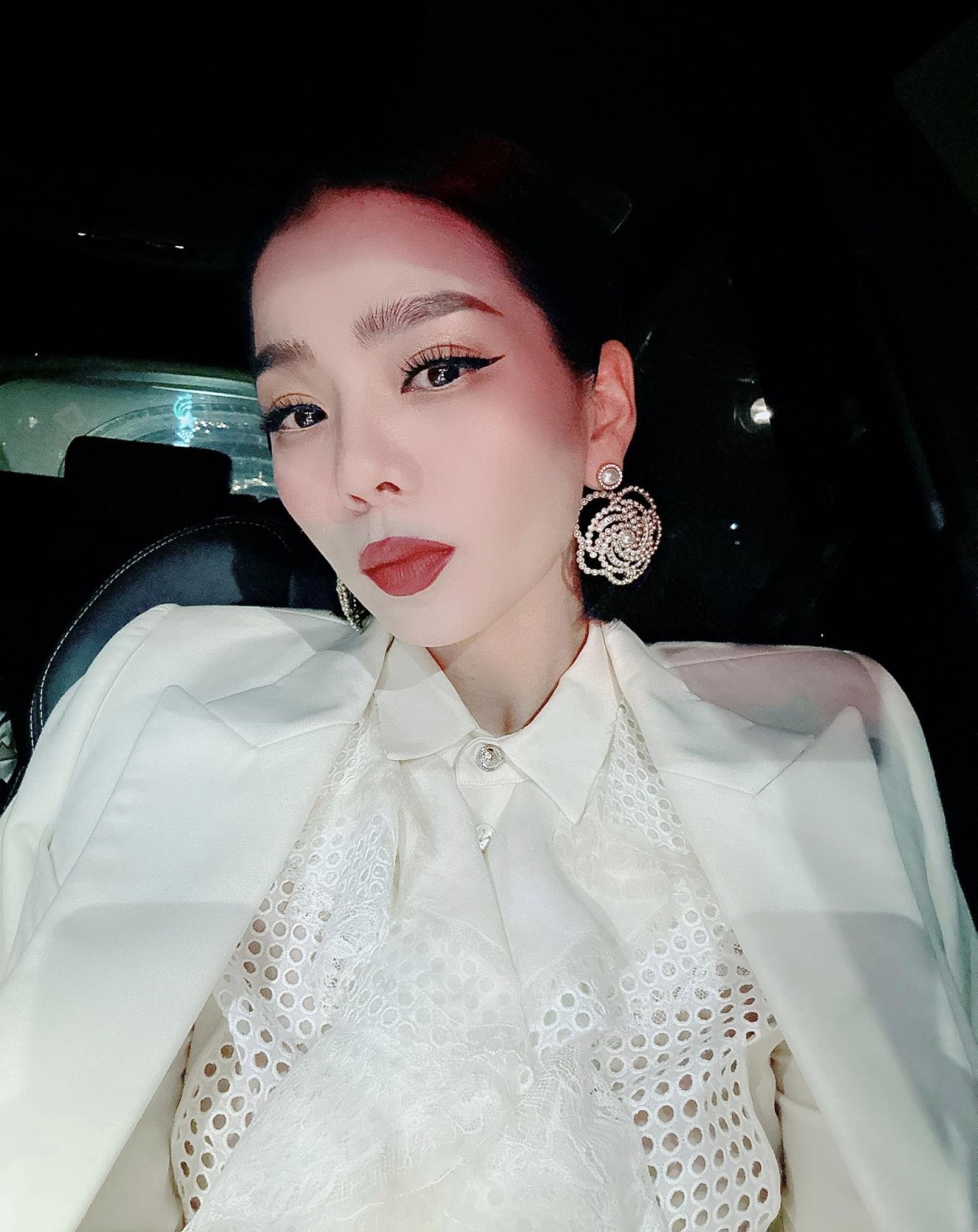 Ca sĩ Lệ Quyên khoe vóc dáng nuột nà