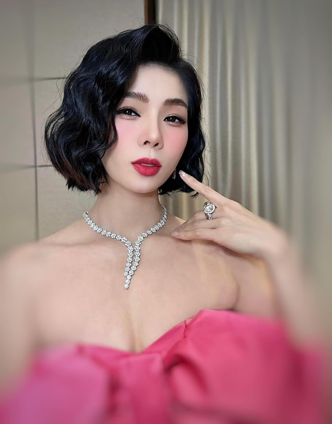 Ca sĩ Lệ Quyên khoe vóc dáng nuột nà