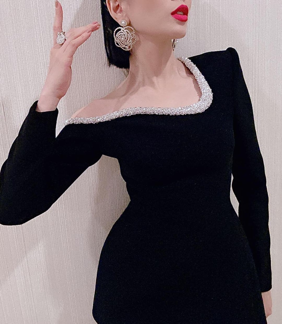 Ca sĩ Lệ Quyên khoe vóc dáng nuột nà