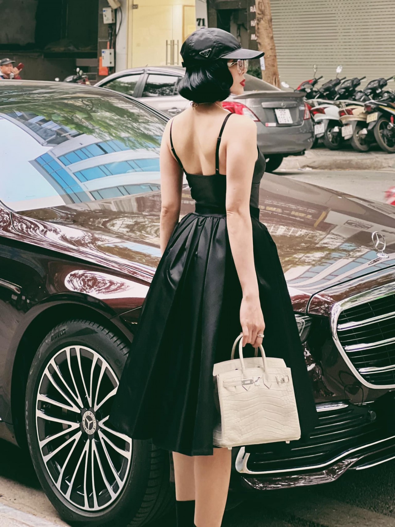 Ca sĩ Lệ Quyên khoe vóc dáng nuột nà