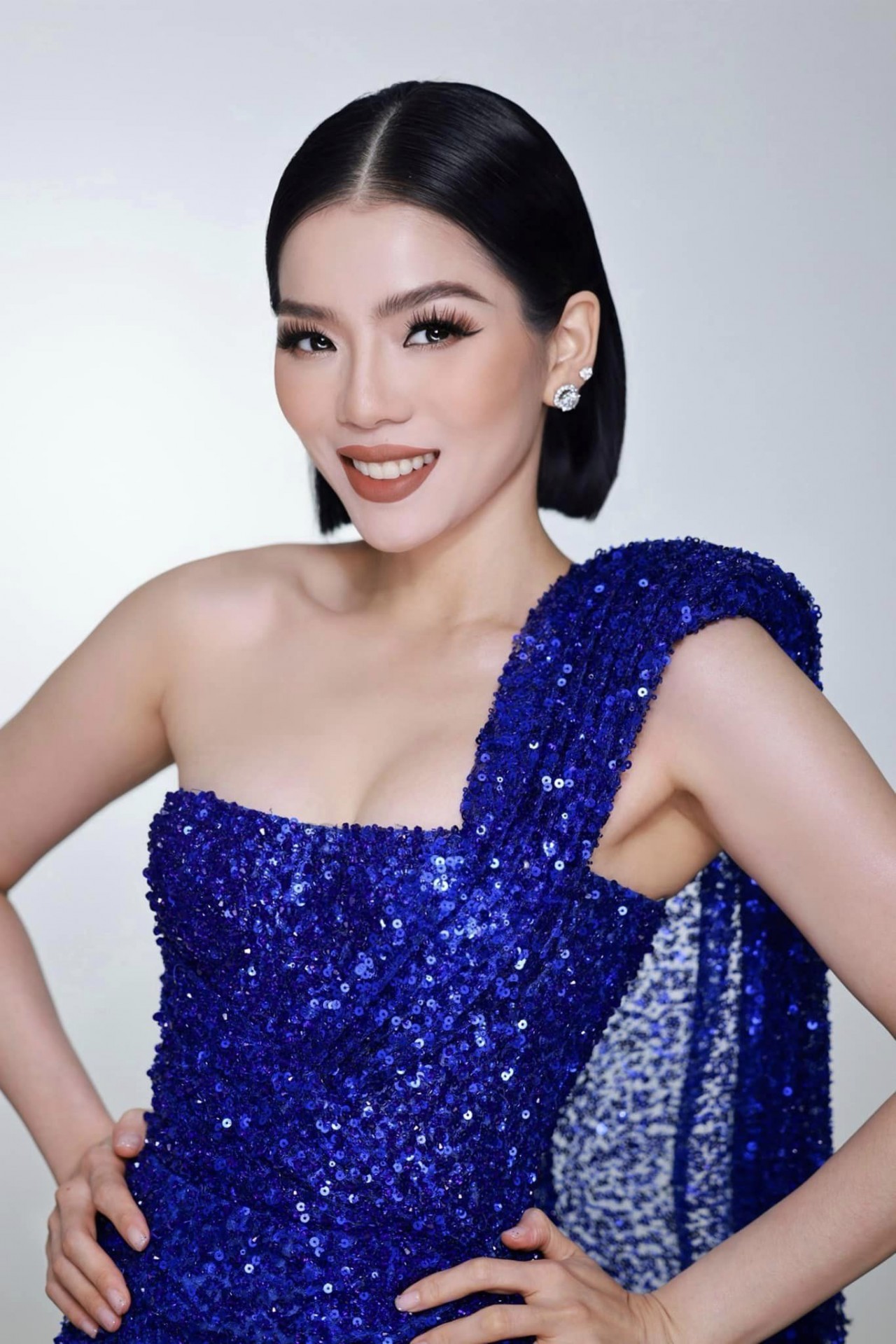 Ca sĩ Lệ Quyên khoe vóc dáng nuột nà