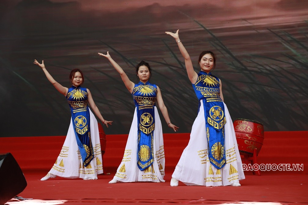 Sôi động 'Bước nhảy thanh niên'