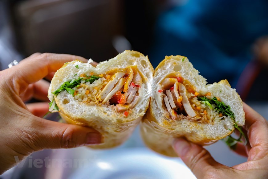 Mê mẩn món bánh mỳ Việt Nam - 'hoa hậu' trong làng ẩm thực đường phố
