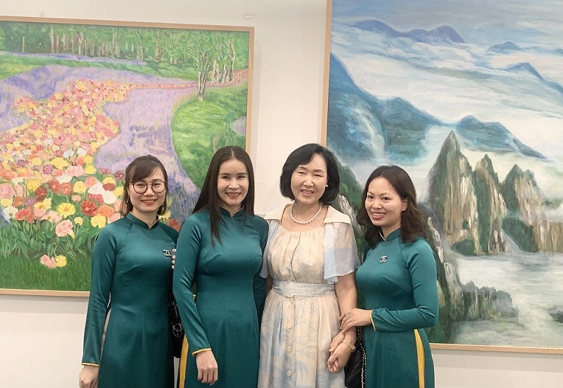 Cuộc viễn du về sắc màu của hai nữ họa sĩ Việt Nam và Hàn Quốc