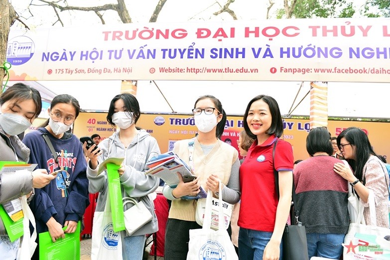 Bộ Giáo dục và Đào tạo: Thời gian công bố kết quả thi tốt nghiệp THPT năm 2023 là khoảng 17-19/7 Bộ Giáo dục và Đào tạo: Thời gian công bố kết quả thi tốt nghiệp THPT năm 2023 là khoảng 17-19/7