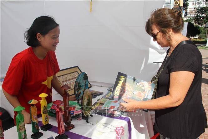 Sức hút văn hóa Việt tại hội chợ ASEAN ở Argentina Sức hút văn hóa Việt tại hội chợ ASEAN ở Argentina