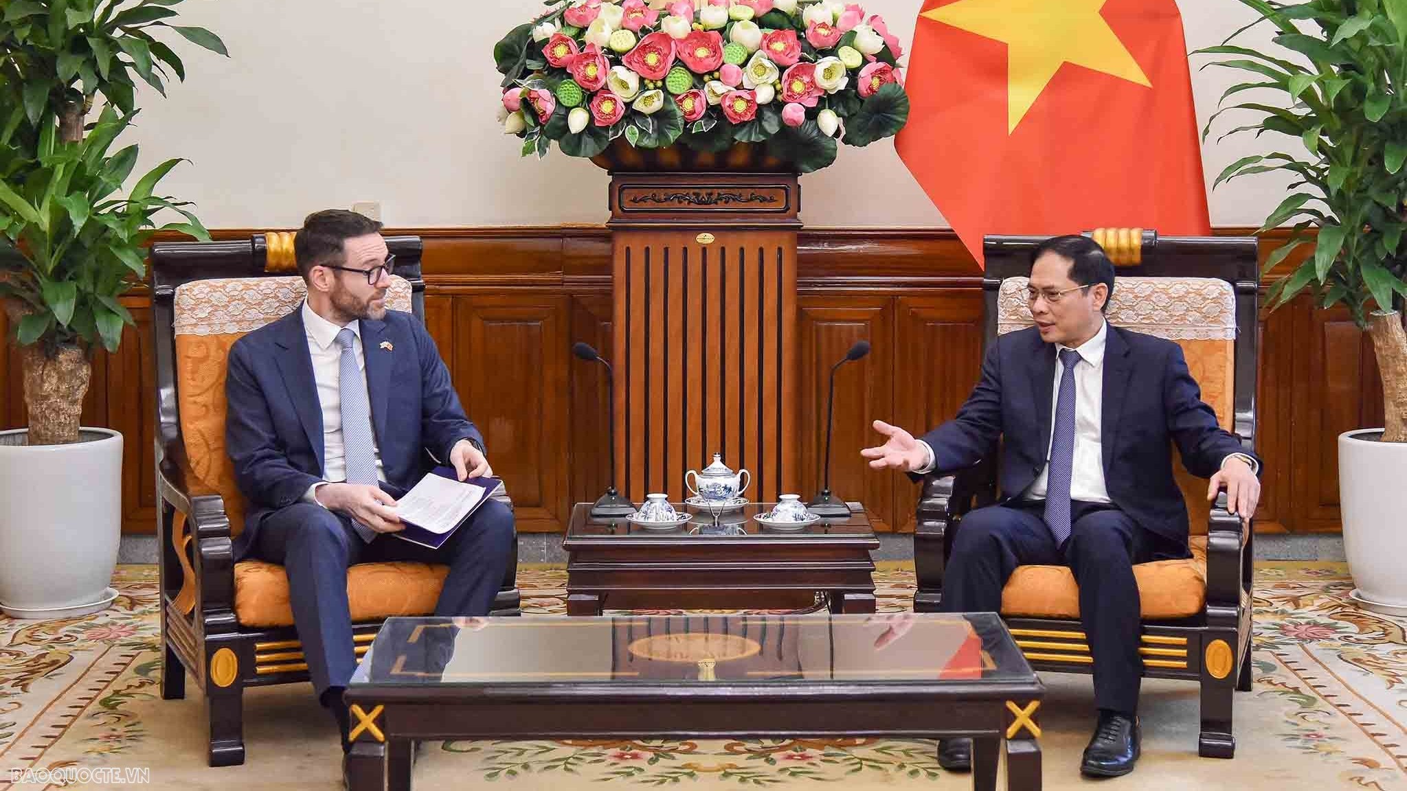 Bộ trưởng Ngoại giao Bùi Thanh Sơn tiếp Đại sứ Liên hiệp Vương quốc Anh và Bắc Ireland tại Việt Nam