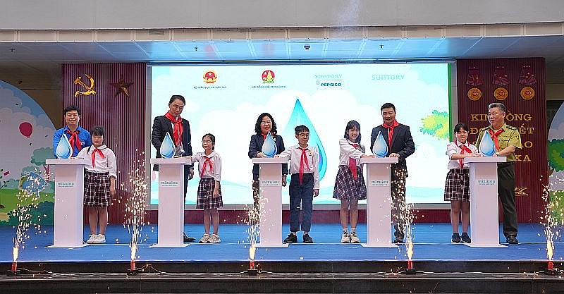 Nghi lễ bấm nút khởi động chương trình “Mizuiku - Em yêu nước sạch” năm 2023