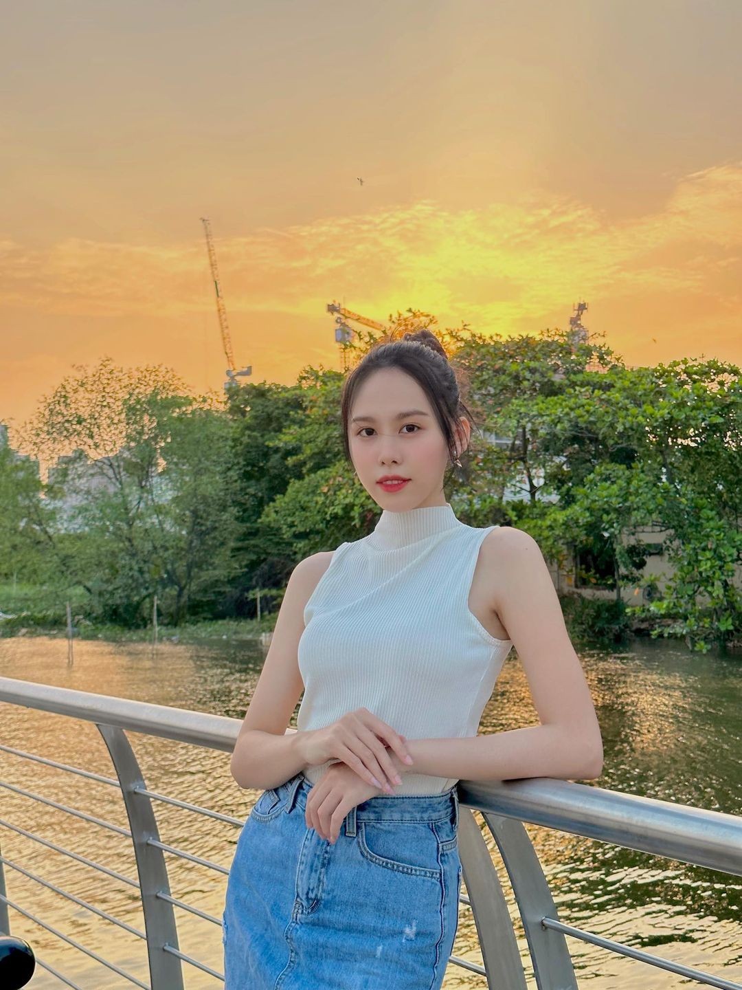 Thời trang thanh lịch của Á hậu Lê Nguyễn Ngọc Hằng